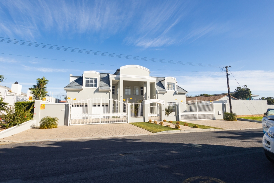 7 Bedroom Property for Sale in Flamingo Vlei Western Cape